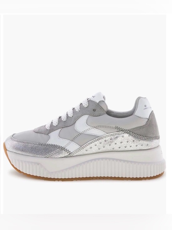 Voile Blanche Shoes - NWT VOILE BLANCHE Lana Fresh Metallic Sneaker in Silver Grey
